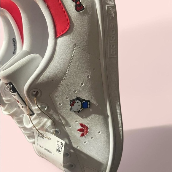 Adidas White with Hello Kitty design Sneakers Classic Style - Picture 6 of 7